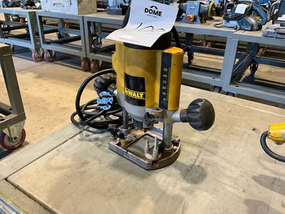 Imagen general de DeWalt DW 613 milling machine